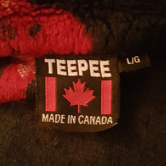 Fuzzy Canadian vest with red moose, bear, Mountain - Picture 3 of 3